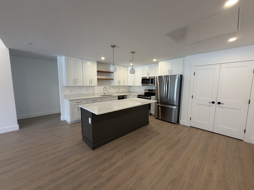 1060 Main St, Millis, Massachusetts, 2 Bedrooms Bedrooms, 6 Rooms Rooms,2 BathroomsBathrooms,Residential Lease,For Rent,Main St,73470831