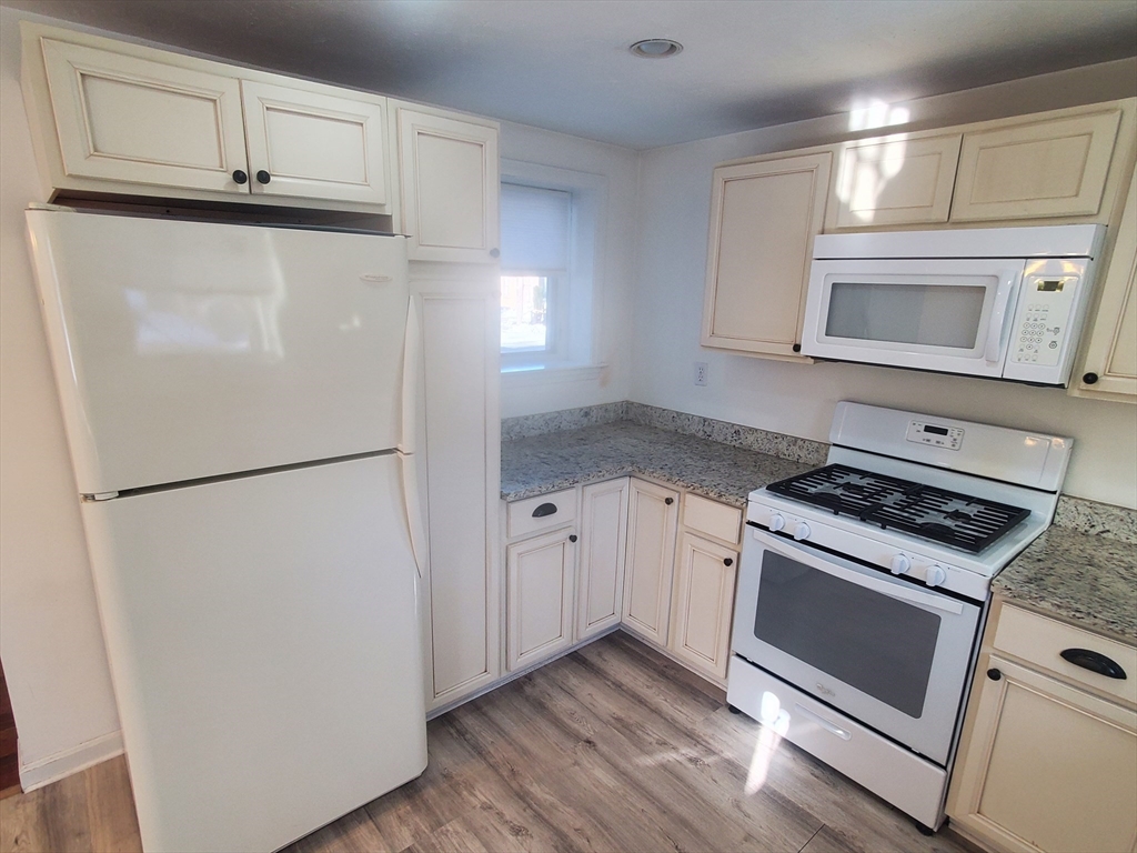 112 Front Street, Weymouth, Massachusetts, 3 Bedrooms Bedrooms, 6 Rooms Rooms,2 BathroomsBathrooms,Residential Lease,For Rent,Front Street,73470846