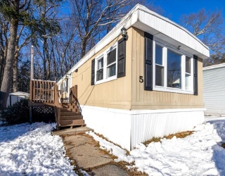 5 Alpine St, Rockland, Massachusetts, 3 Bedrooms Bedrooms, 5 Rooms Rooms,1 BathroomBathrooms,Residential,For Sale,Alpine St,73470857