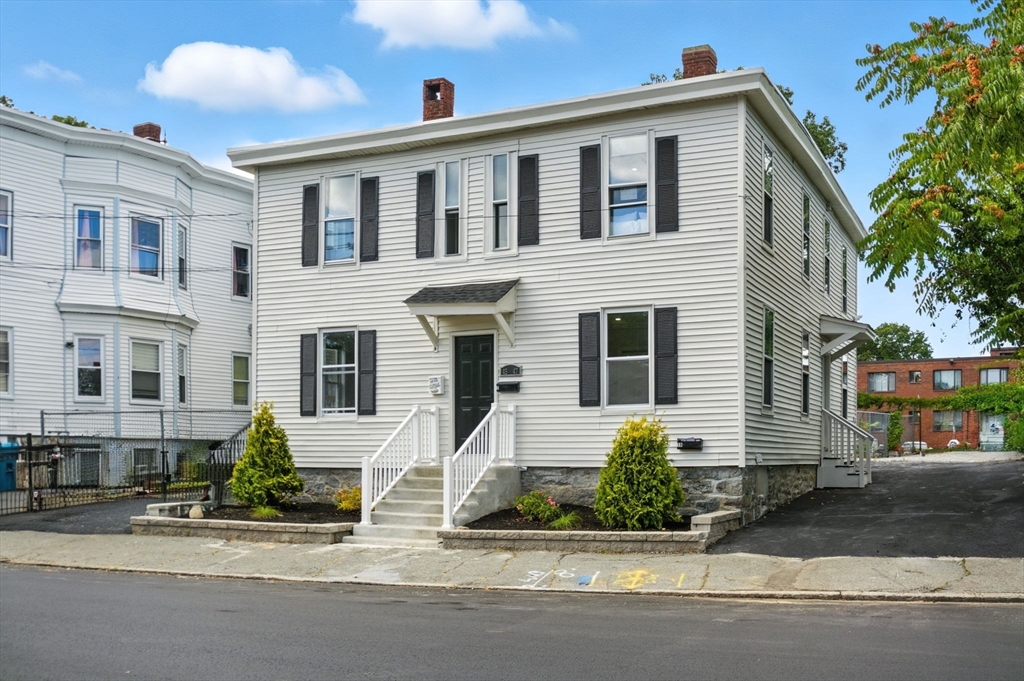 45 Bodwell St, Lawrence, Massachusetts, 8 Bedrooms Bedrooms, 12 Rooms Rooms,4 BathroomsBathrooms,Residential Income,For Sale,Bodwell St,73423169