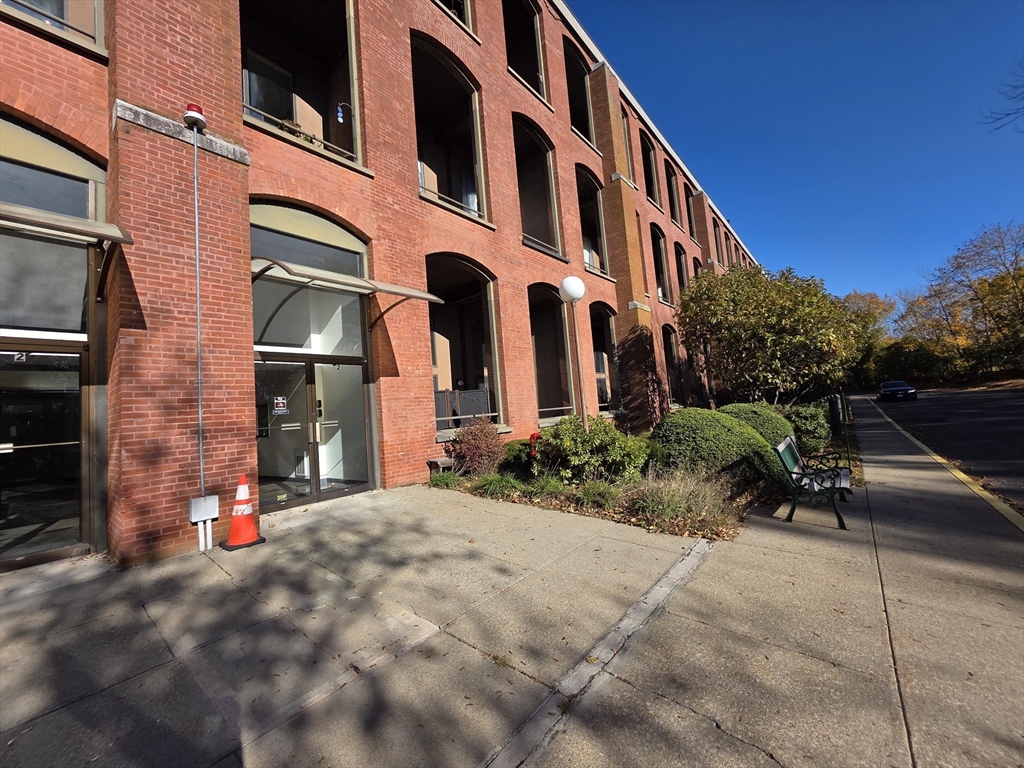 96 Old Colony Ave, Taunton, Massachusetts, 2 Bedrooms Bedrooms, 5 Rooms Rooms,2 BathroomsBathrooms,Residential,For Sale,Old Colony Ave,73451559