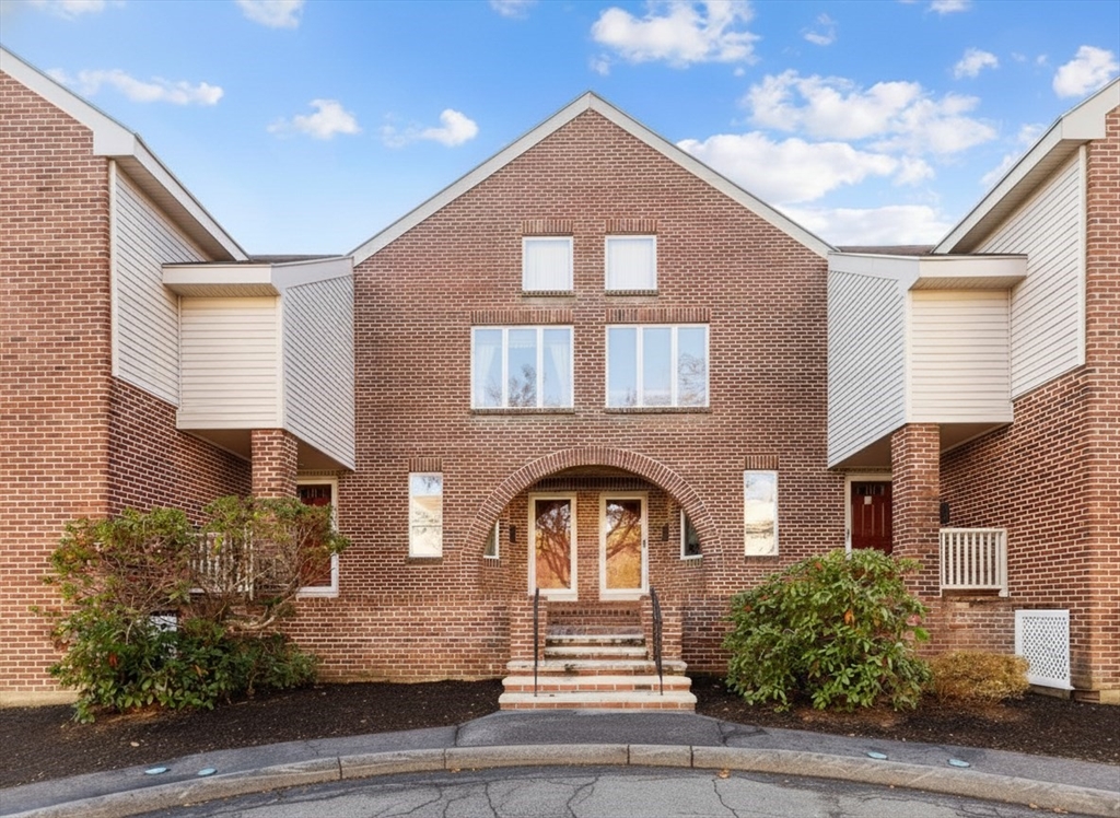 6 Mayfair Ct, Ipswich, Massachusetts, 2 Bedrooms Bedrooms, 6 Rooms Rooms,2.5 BathroomsBathrooms,Residential,For Sale,Mayfair Ct,73453965