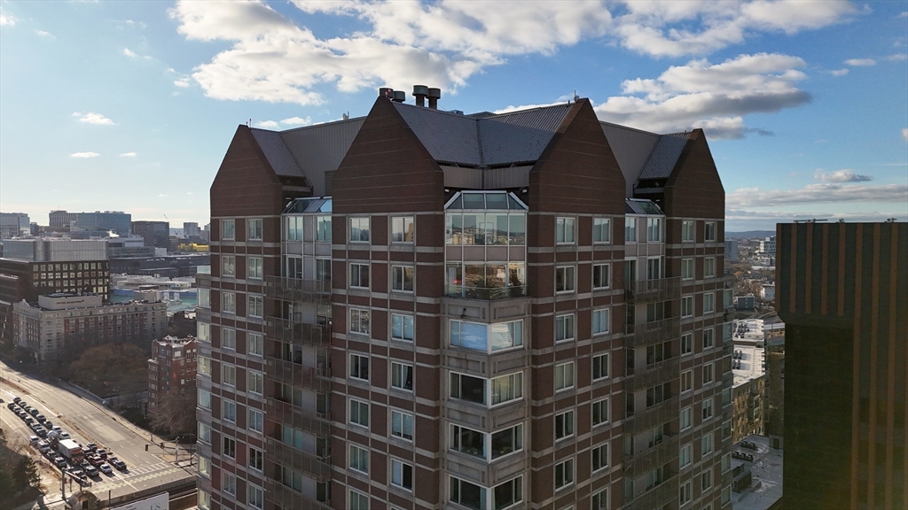 8 Museum Way, Cambridge, Massachusetts, 2 Bedrooms Bedrooms, 5 Rooms Rooms,2 BathroomsBathrooms,Residential,For Sale,Museum Way,73470895