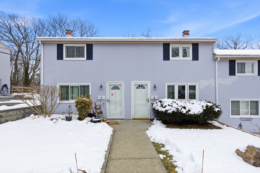 5 Lewis Farm Rd, Dedham, Massachusetts, 2 Bedrooms Bedrooms, 4 Rooms Rooms,1 BathroomBathrooms,Residential,For Sale,Lewis Farm Rd,73470902