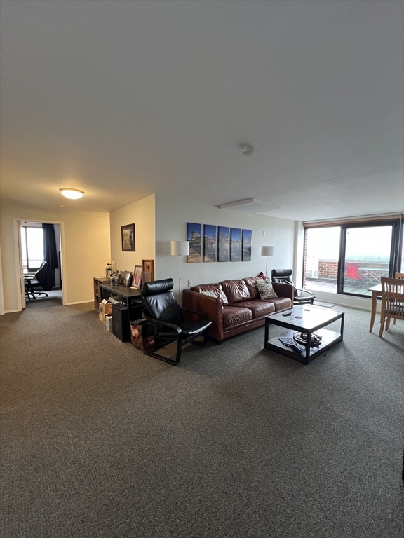 1105 Mass Ave, Cambridge, Massachusetts, 3 Bedrooms Bedrooms, 4 Rooms Rooms,2 BathroomsBathrooms,Residential Lease,For Rent,Mass Ave,73470957