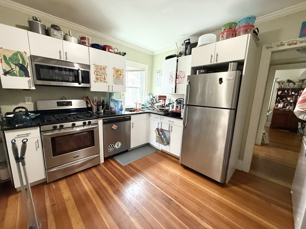81 Florence St, Boston, Massachusetts, 3 Bedrooms Bedrooms, 6 Rooms Rooms,1.5 BathroomsBathrooms,Residential Lease,For Rent,Florence St,73470959
