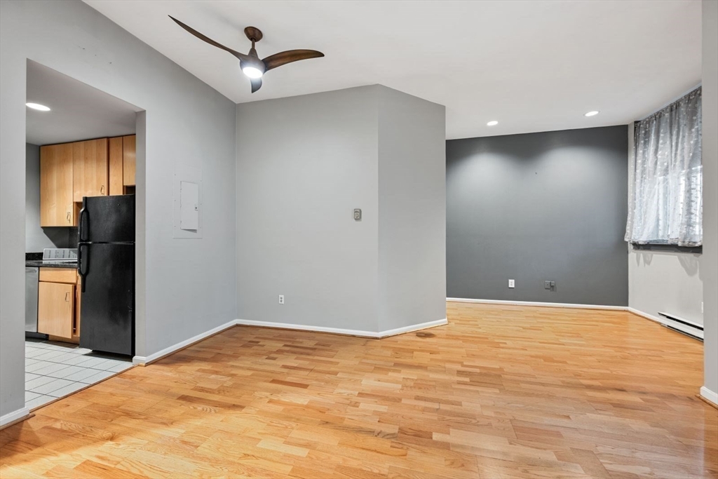 350 W 4th St, Boston, Massachusetts, 1 Bedroom Bedrooms, 3 Rooms Rooms,1 BathroomBathrooms,Residential,For Sale,W 4th St,73470971