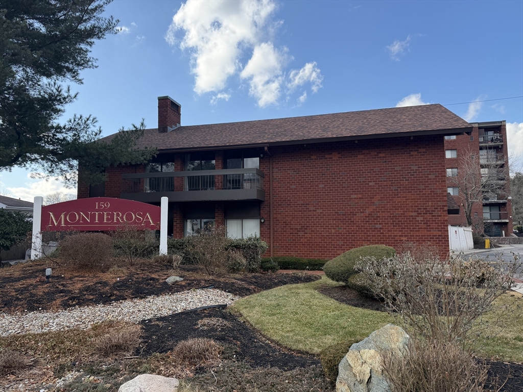 159 Main Street, Stoneham, Massachusetts, 2 Bedrooms Bedrooms, 5 Rooms Rooms,2 BathroomsBathrooms,Residential,For Sale,Main Street,73470973