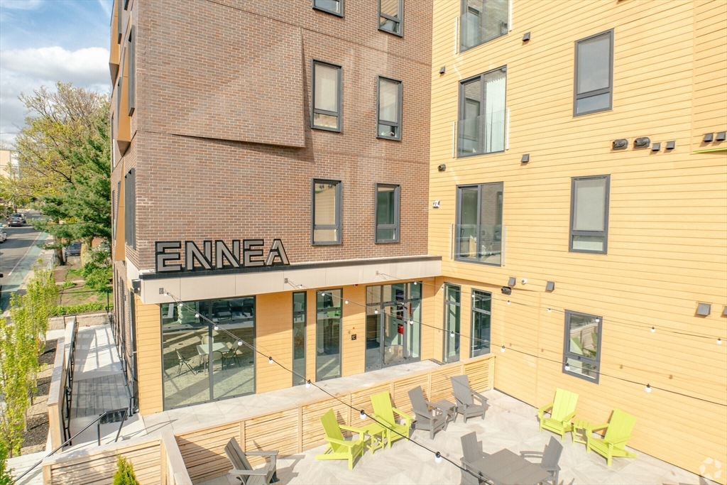 9 Central St, Somerville, Massachusetts, 1 Bedroom Bedrooms, 3 Rooms Rooms,1 BathroomBathrooms,Residential Lease,For Rent,Central St,73463313