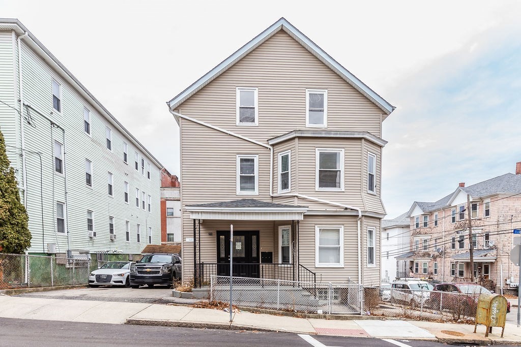 271 Mulberry St, Fall River, Massachusetts, 6 Bedrooms Bedrooms, 19 Rooms Rooms,3 BathroomsBathrooms,Residential Income,For Sale,Mulberry St,73471006