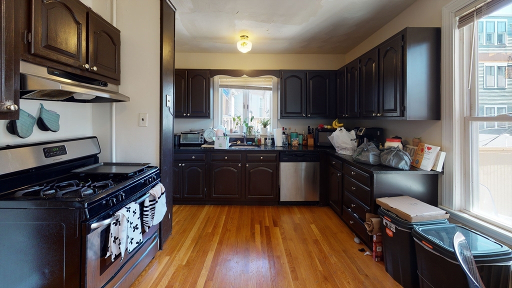 27 Falcon, Boston, Massachusetts, 3 Bedrooms Bedrooms, 4 Rooms Rooms,1 BathroomBathrooms,Residential Lease,For Rent,Falcon,73471033