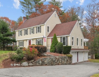 10 Woodchuck Lane, North Andover, Massachusetts, 4 Bedrooms Bedrooms, 7 Rooms Rooms,3 BathroomsBathrooms,Residential,For Sale,Woodchuck Lane,73454429
