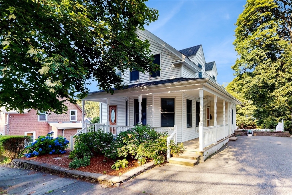 14 Chestnut Street, Stoneham, Massachusetts, 3 Bedrooms Bedrooms, 7 Rooms Rooms,3 BathroomsBathrooms,Residential Lease,For Rent,Chestnut Street,73469330