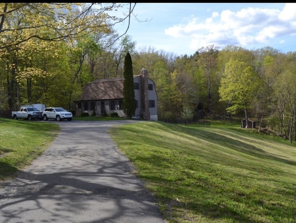 640 Main Rd, Granville, Massachusetts, 3 Bedrooms Bedrooms, 7 Rooms Rooms,3 BathroomsBathrooms,Residential,For Sale,Main Rd,73436428