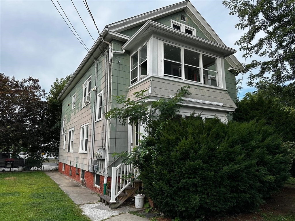 18-22 Chestnut St, Chicopee, Massachusetts, 5 Bedrooms Bedrooms, 14 Rooms Rooms,3 BathroomsBathrooms,Residential Income,For Sale,Chestnut St,73445826