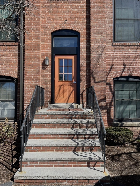 21 Linden St, Quincy, Massachusetts, 1 Bedroom Bedrooms, 3 Rooms Rooms,1 BathroomBathrooms,Residential Lease,For Rent,Linden St,73471056