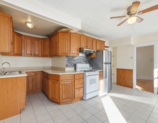 223 School St, Lowell, Massachusetts, 2 Bedrooms Bedrooms, 6 Rooms Rooms,1 BathroomBathrooms,Residential Lease,For Rent,School St,73471047