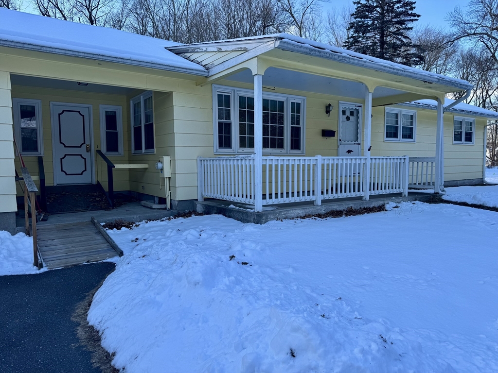 10 Young Cir, South Hadley, Massachusetts, 3 Bedrooms Bedrooms, 6 Rooms Rooms,1.5 BathroomsBathrooms,Residential,For Sale,Young Cir,73471105