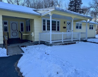 10 Young Cir, South Hadley, Massachusetts, 3 Bedrooms Bedrooms, 6 Rooms Rooms,1.5 BathroomsBathrooms,Residential,For Sale,Young Cir,73471105