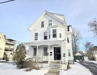 16 Clinton, Taunton, Massachusetts, 1 Bedroom Bedrooms, 4 Rooms Rooms,1 BathroomBathrooms,Residential Lease,For Rent,Clinton,73471125