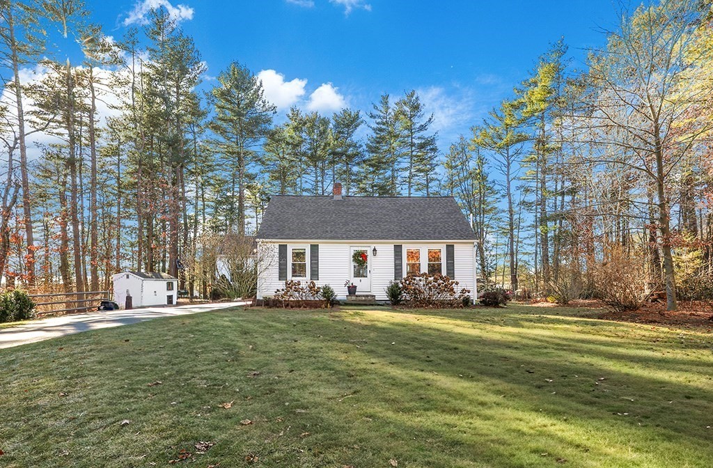 9 Sharon Ave, Norfolk, Massachusetts, 3 Bedrooms Bedrooms, 7 Rooms Rooms,2 BathroomsBathrooms,Residential,For Sale,Sharon Ave,73471126