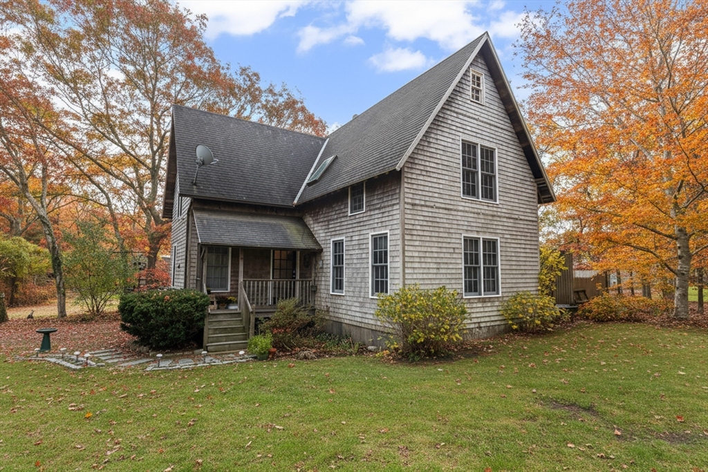 12 Wheelhouse Way, Oak Bluffs, Massachusetts, 3 Bedrooms Bedrooms, 5 Rooms Rooms,1.5 BathroomsBathrooms,Residential,For Sale,Wheelhouse Way,73471135