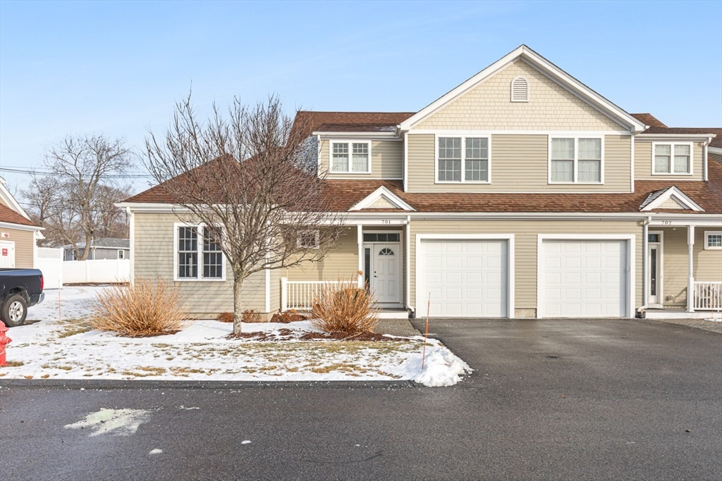 70 Endicott Street, Norwood, Massachusetts, 3 Bedrooms Bedrooms, 7 Rooms Rooms,2.5 BathroomsBathrooms,Residential Lease,For Rent,Endicott Street,73471140