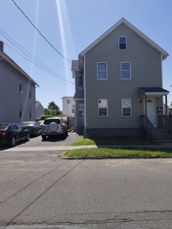 31 Russell St, West Springfield, Massachusetts, 5 Bedrooms Bedrooms, 12 Rooms Rooms,2 BathroomsBathrooms,Residential Income,For Sale,Russell St,73471150