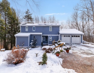 40 Hillcrest Ave, Worcester, Massachusetts, 4 Bedrooms Bedrooms, 9 Rooms Rooms,2.5 BathroomsBathrooms,Residential,For Sale,Hillcrest Ave,73471154