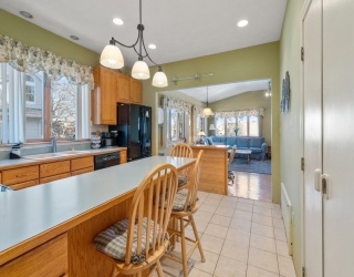 11 Jenison St., Newton, Massachusetts, 4 Bedrooms Bedrooms, 8 Rooms Rooms,2 BathroomsBathrooms,Residential Lease,For Rent,Jenison St.,73471179