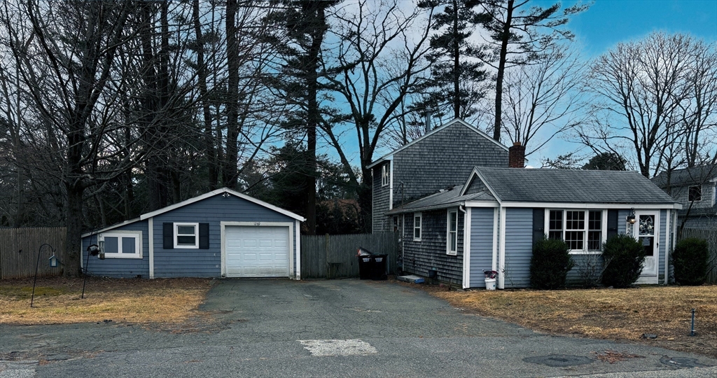 1269 Whitman St, Hanson, Massachusetts, 3 Bedrooms Bedrooms, 4 Rooms Rooms,1 BathroomBathrooms,Residential,For Sale,Whitman St,73468904