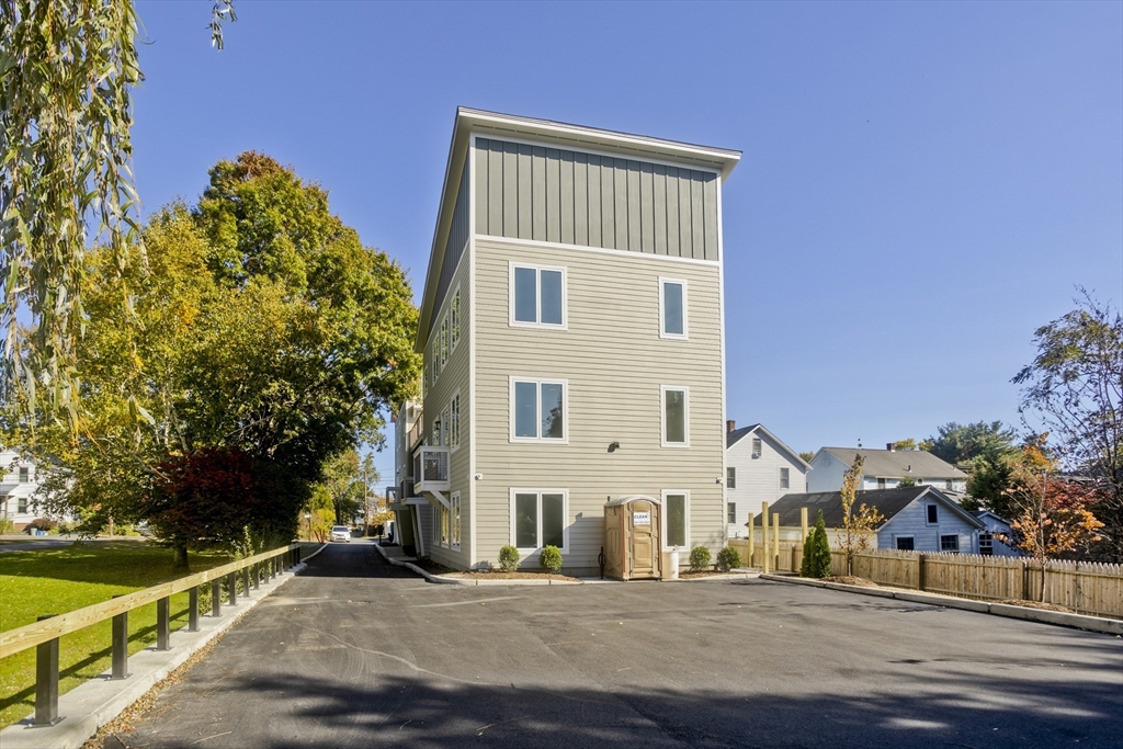 107 Williams St, Northampton, Massachusetts, 6 Bedrooms Bedrooms, 9 Rooms Rooms,3 BathroomsBathrooms,Residential Income,For Sale,Williams St,73471192