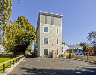 107 Williams St, Northampton, Massachusetts, 6 Bedrooms Bedrooms, 9 Rooms Rooms,3 BathroomsBathrooms,Residential Income,For Sale,Williams St,73471192