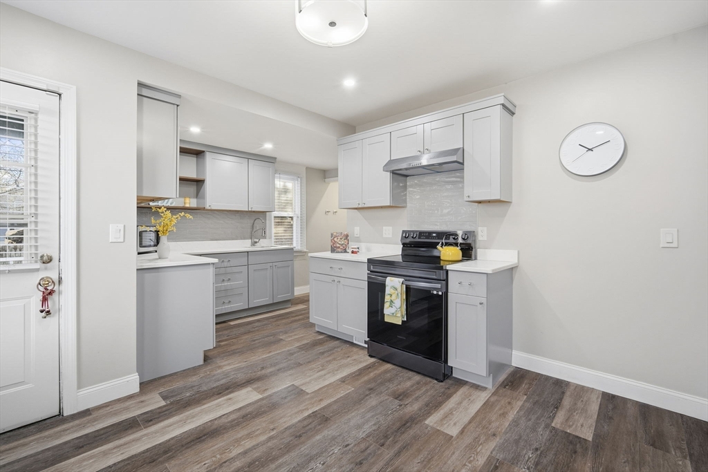 106 Amherst St, Springfield, Massachusetts, 7 Bedrooms Bedrooms, 12 Rooms Rooms,1.5 BathroomsBathrooms,Residential,For Sale,Amherst St,73471195