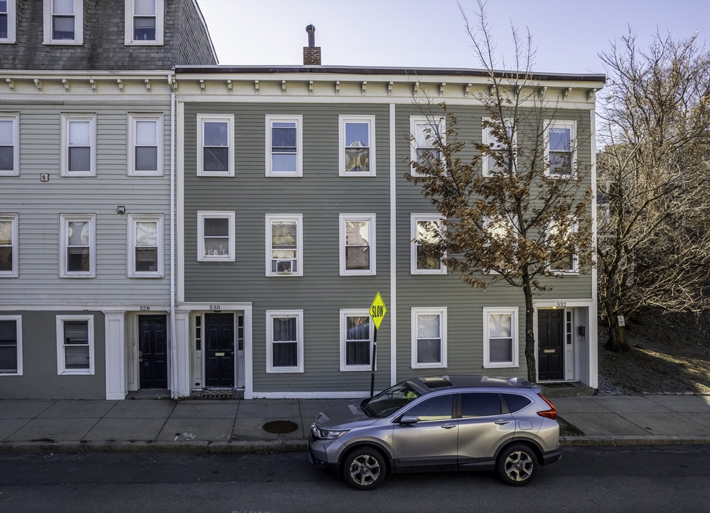530-532 Medford St, Boston, Massachusetts, 6 Bedrooms Bedrooms, 15 Rooms Rooms,4 BathroomsBathrooms,Residential Income,For Sale,Medford St,73471206