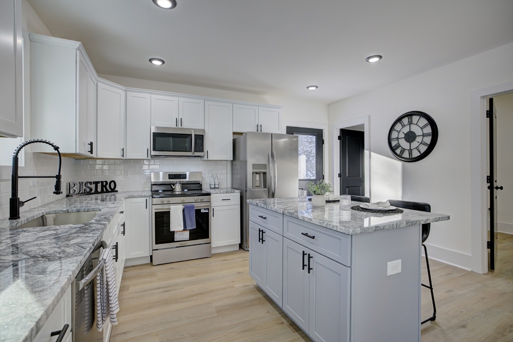 29 Griffin St, Palmer, Massachusetts, 4 Bedrooms Bedrooms, 8 Rooms Rooms,2.5 BathroomsBathrooms,Residential,For Sale,Griffin St,73471243