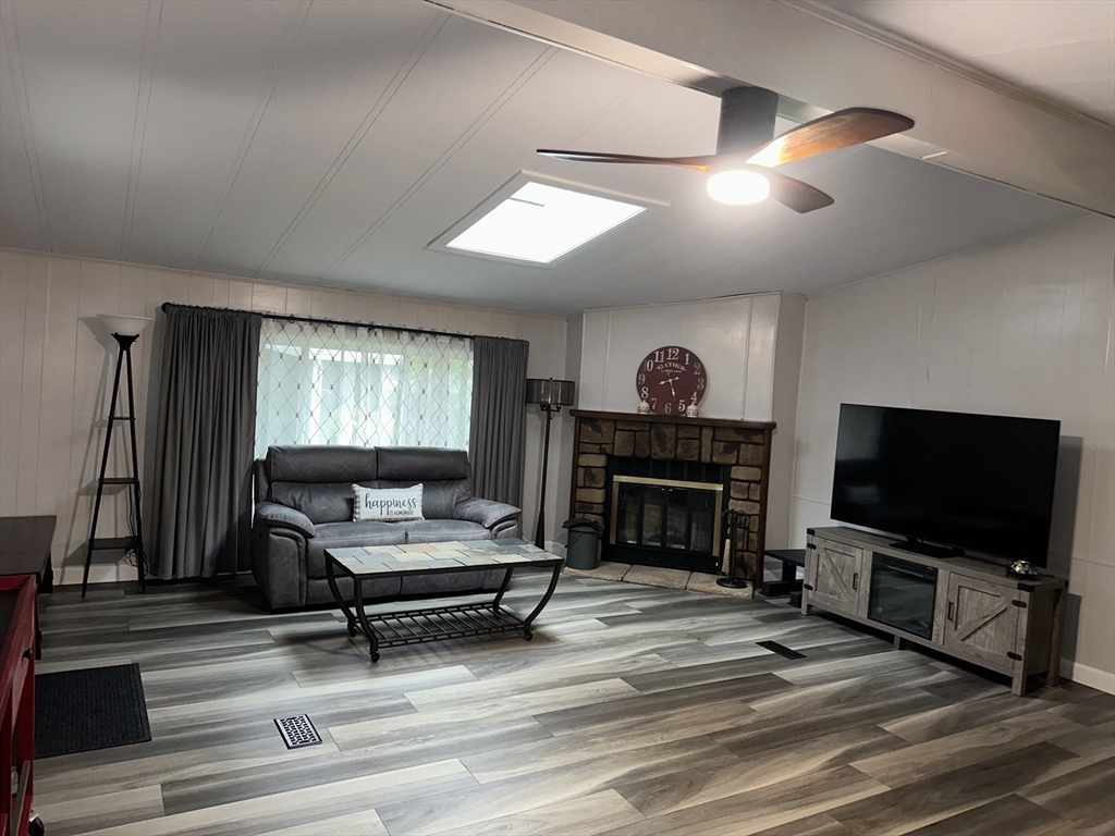 16 Friendship Dr, West Bridgewater, Massachusetts, 3 Bedrooms Bedrooms, 5 Rooms Rooms,2 BathroomsBathrooms,Residential,For Sale,Friendship Dr,73440506