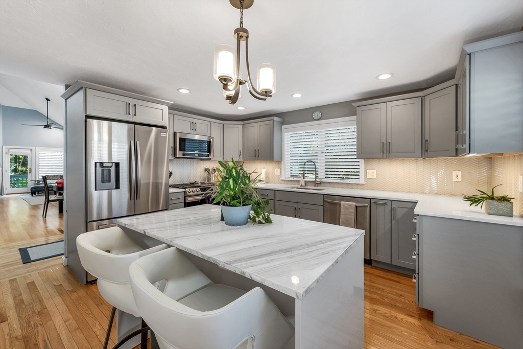 84 Hawthorne Village Rd, Nashua, New Hampshire, 3 Bedrooms Bedrooms, 9 Rooms Rooms,2.5 BathroomsBathrooms,Residential,For Sale,Hawthorne Village Rd,73445430