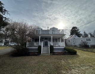23 Nonantum Rd, Marblehead, Massachusetts, 2 Bedrooms Bedrooms, 6 Rooms Rooms,2 BathroomsBathrooms,Residential Lease,For Rent,Nonantum Rd,73471254