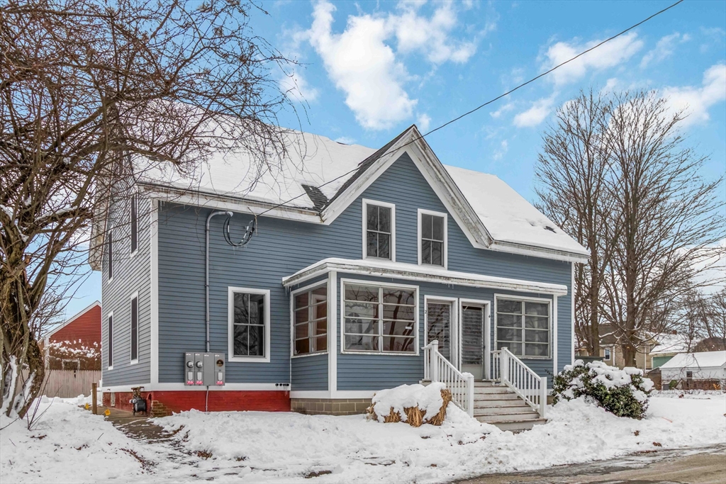 2 Elmwood St, Amesbury, Massachusetts, 4 Bedrooms Bedrooms, 8 Rooms Rooms,1.5 BathroomsBathrooms,Residential Lease,For Rent,Elmwood St,73471299