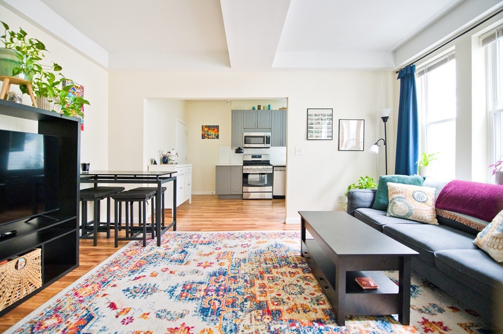 39-41 Bishop Joe L Smith Way, Boston, Massachusetts, 2 Bedrooms Bedrooms, 4 Rooms Rooms,1 BathroomBathrooms,Residential,For Sale,Bishop Joe L Smith Way,73471302