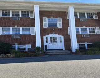 98 Main St, Stoneham, Massachusetts, 1 Bedroom Bedrooms, 3 Rooms Rooms,1 BathroomBathrooms,Residential,For Sale,Main St,73465558