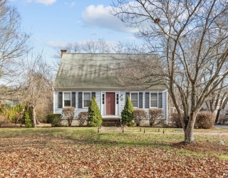 19 Leonard St, Lakeville, Massachusetts, 3 Bedrooms Bedrooms, 7 Rooms Rooms,1.5 BathroomsBathrooms,Residential,For Sale,Leonard St,73460042