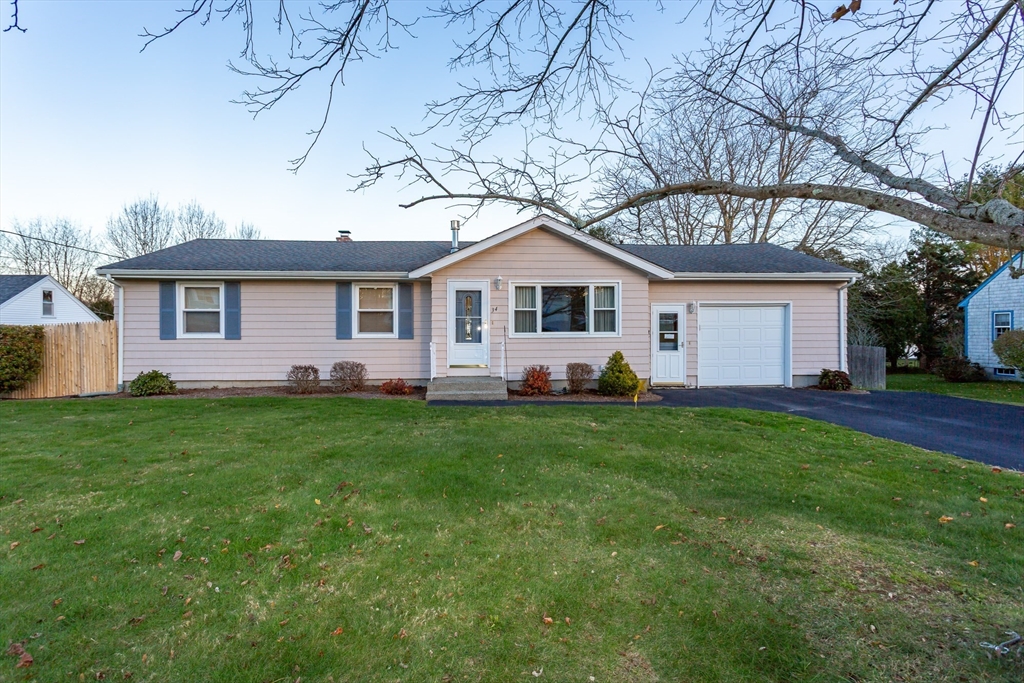 34 Columbia Rd, Swansea, Massachusetts, 3 Bedrooms Bedrooms, 6 Rooms Rooms,1 BathroomBathrooms,Residential,For Sale,Columbia Rd,73456645