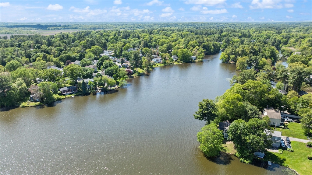 320 Pillings Pond Rd, Lynnfield, Massachusetts, 3 Bedrooms Bedrooms, 7 Rooms Rooms,2 BathroomsBathrooms,Residential,For Sale,Pillings Pond Rd,73451657