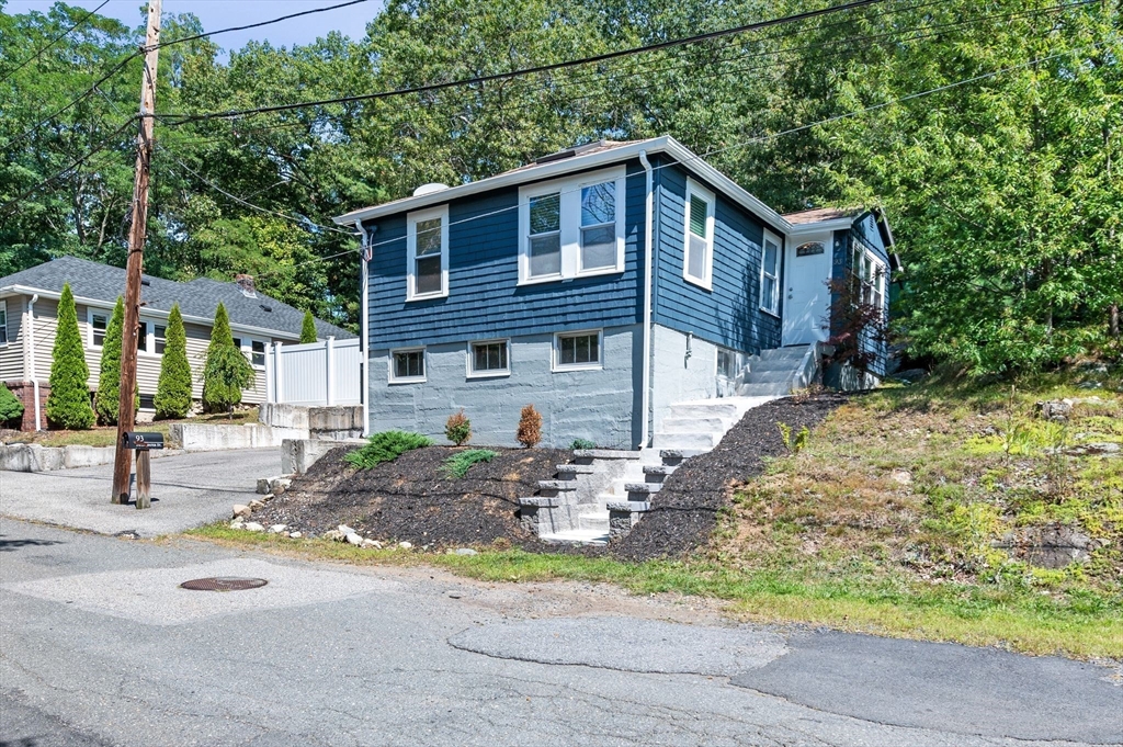 93 Sweetwater St, Saugus, Massachusetts, 2 Bedrooms Bedrooms, 5 Rooms Rooms,1 BathroomBathrooms,Residential,For Sale,Sweetwater St,73465961