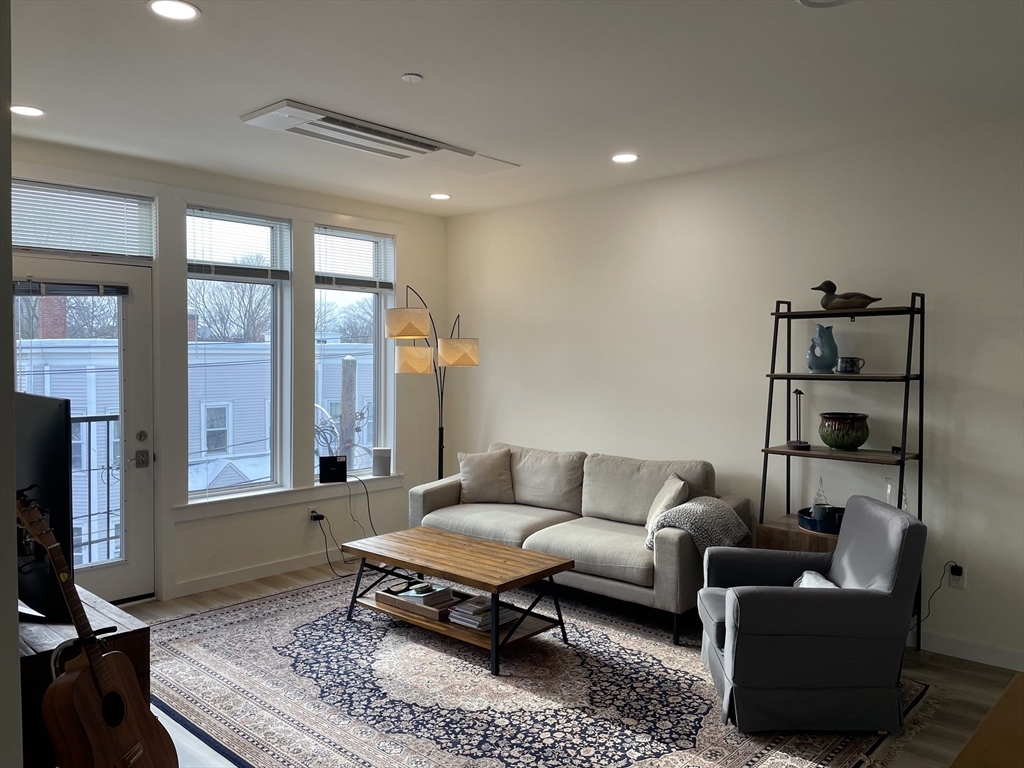 159 Allston St., Cambridge, Massachusetts, 3 Bedrooms Bedrooms, 5 Rooms Rooms,2 BathroomsBathrooms,Residential Lease,For Rent,Allston St.,73471450