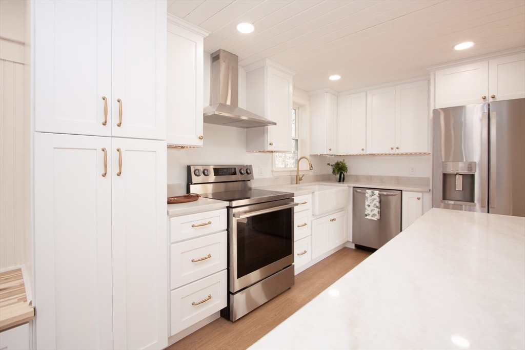 14 Bartlett St, Oxford, Massachusetts, 3 Bedrooms Bedrooms, 6 Rooms Rooms,2 BathroomsBathrooms,Residential,For Sale,Bartlett St,73471465