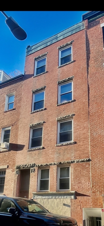 12 Moon St, Boston, Massachusetts, 7 Bedrooms Bedrooms, 16 Rooms Rooms,4 BathroomsBathrooms,Residential Income,For Sale,Moon St,73471430
