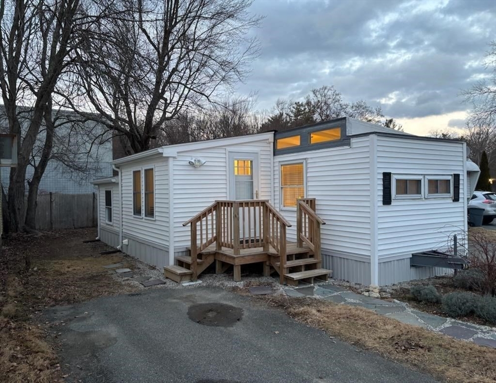 466 Newbury, Danvers, Massachusetts, 2 Bedrooms Bedrooms, 4 Rooms Rooms,1 BathroomBathrooms,Residential,For Sale,Newbury,73471403